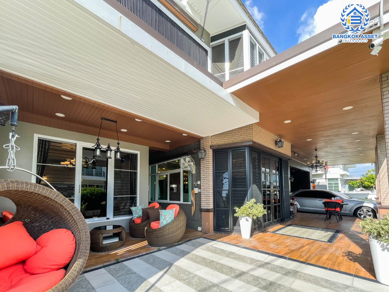 *****บ้านเดี่ยวมือสอง ม. คุณาลัย ซิมโฟนี บ้านกล้วย-ไทรน้อย บ้านสวยพร้อมเข้าอยู่ หลังมุม บนเนื้อที่กว่า 74.9 ตร.ว. พื้นที่ใช้สอยกว้างถึง 250 ตร.ม. ฟังก์ชัน 5 ห้องนอน 4 ห้องน้ำ 2 ที่จอดรถ บนทำเลโซนเมือง เดินทางสะดวกใกล้ร้านอาหาร เชื่อมต่อถนน หลายเส้นทาง ใกล้รถไฟฟ้าสายสีม่วง "สถานีคลองบางไผ่" และเซ็นทรัลเวสต์เกต